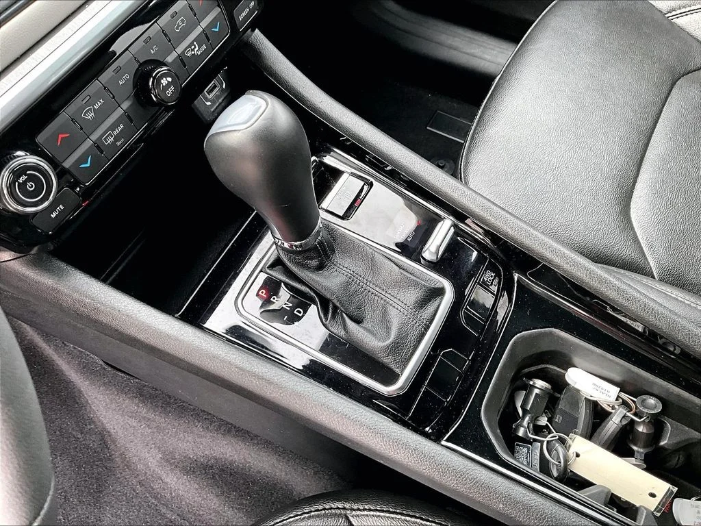 Used 2025 White Jeep Limited image 16