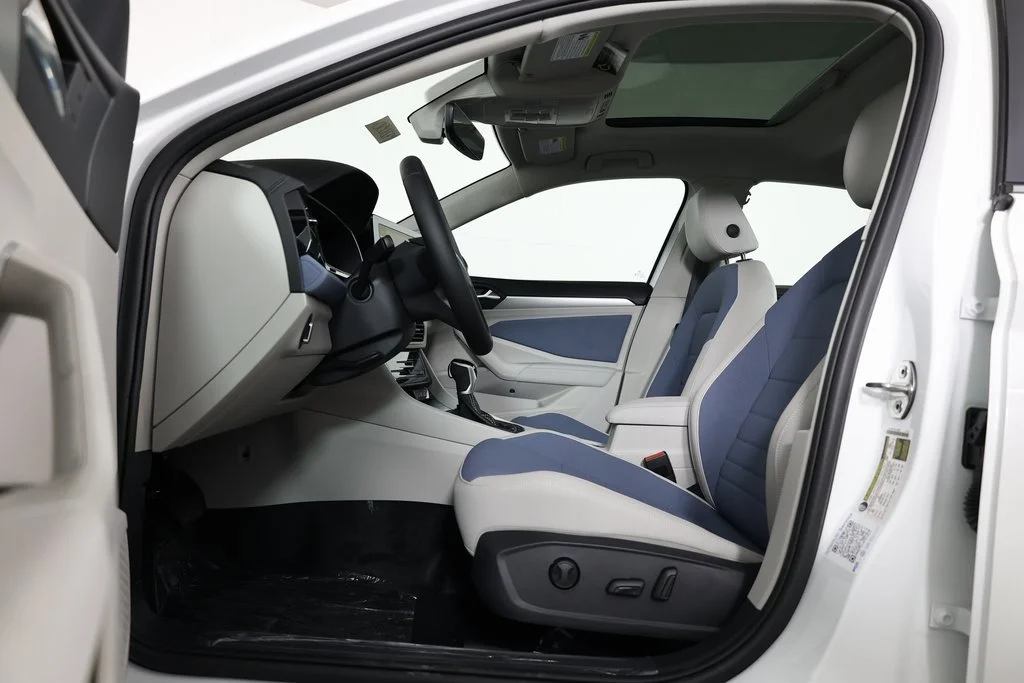 2025 Volkswagen Jetta SE - Photo 7