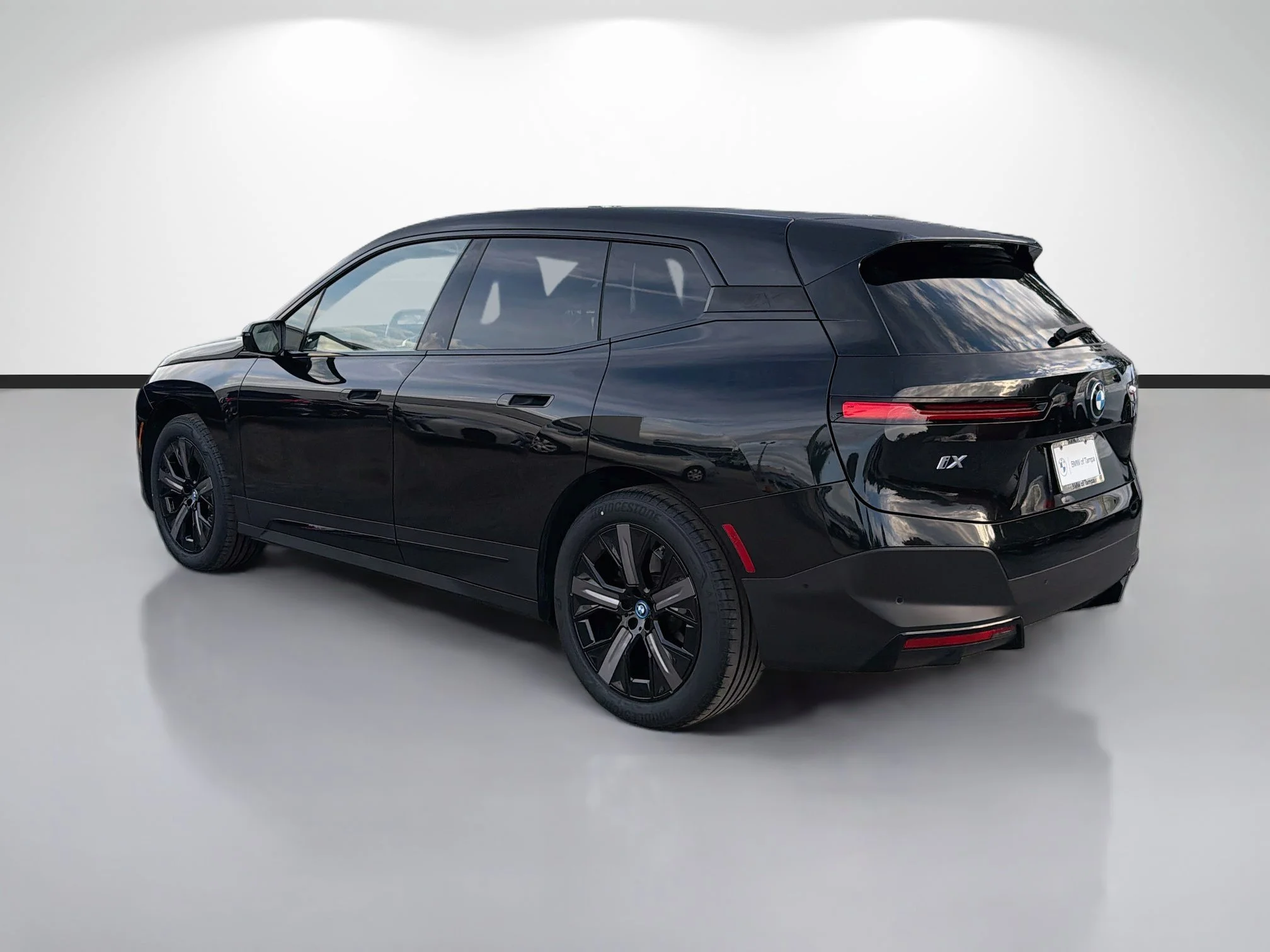 Certified Used 2024 Black Sapphire Metallic BMW xDrive50 image 5