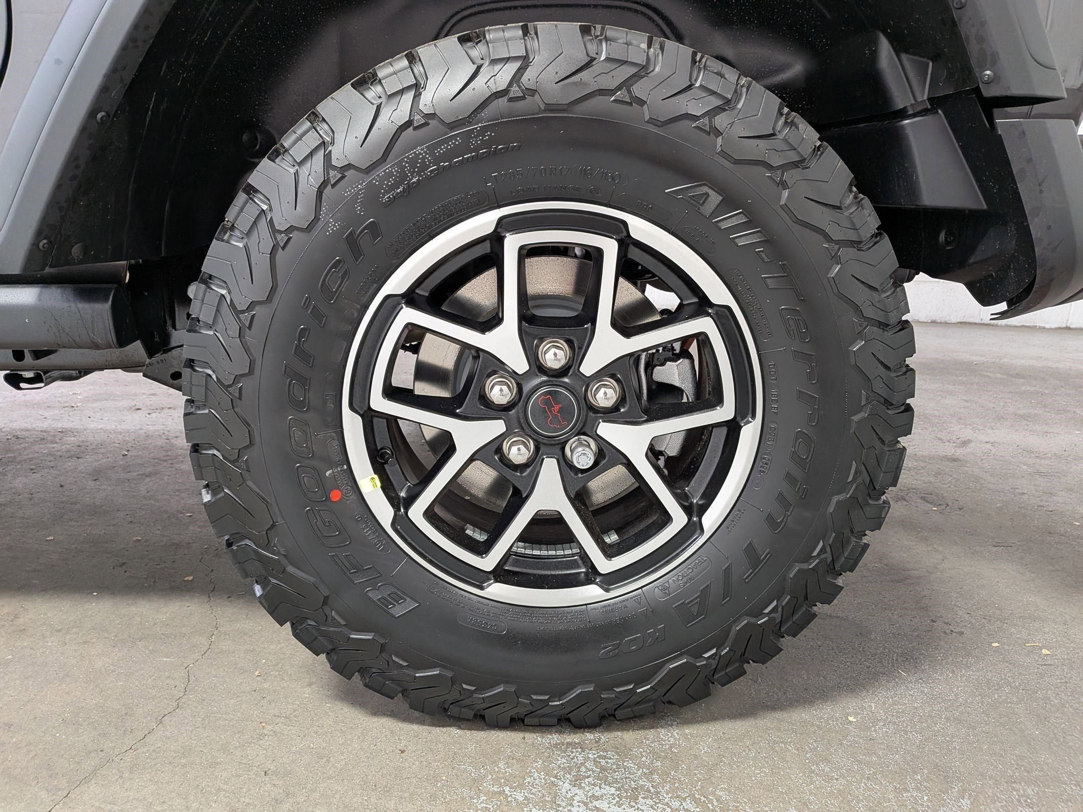 New 2026 Granite Crystal Metallic Clear-Coat Exterior Paint Jeep Rubicon image 17