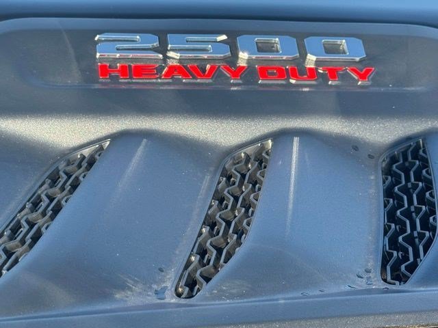 New 2026 Diamond Black Crystal Pearl-Coat Exterior Paint RAM Laramie image 39