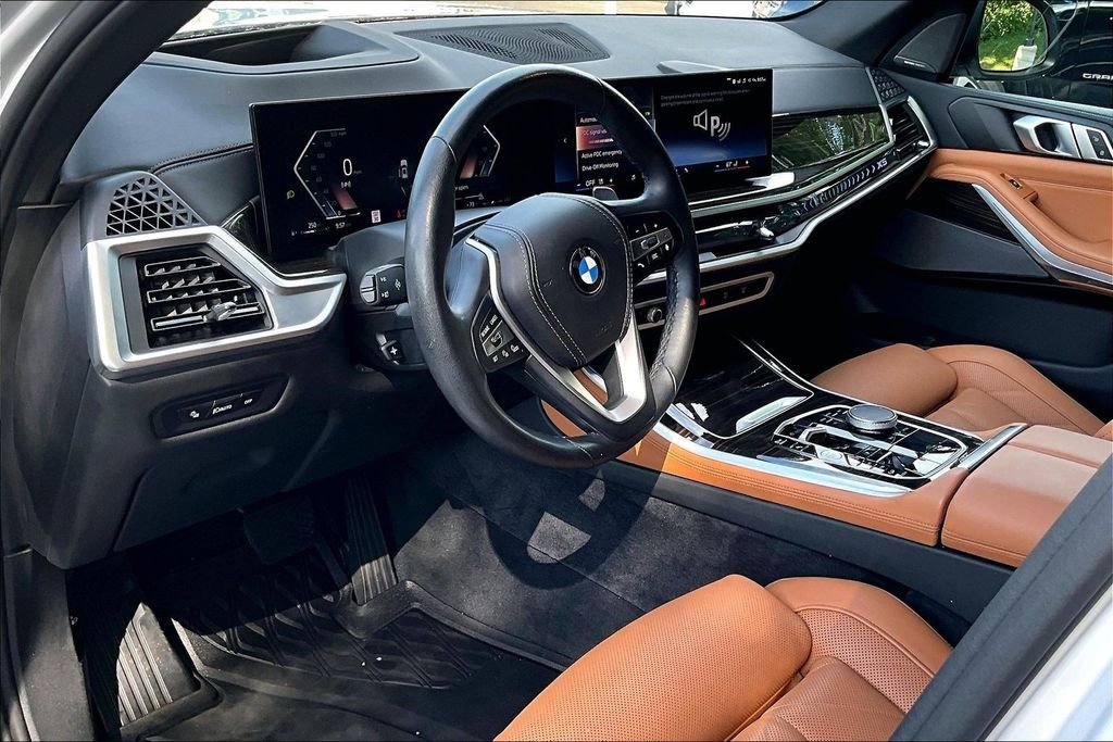 Used 2025 White BMW xDrive40i image 13