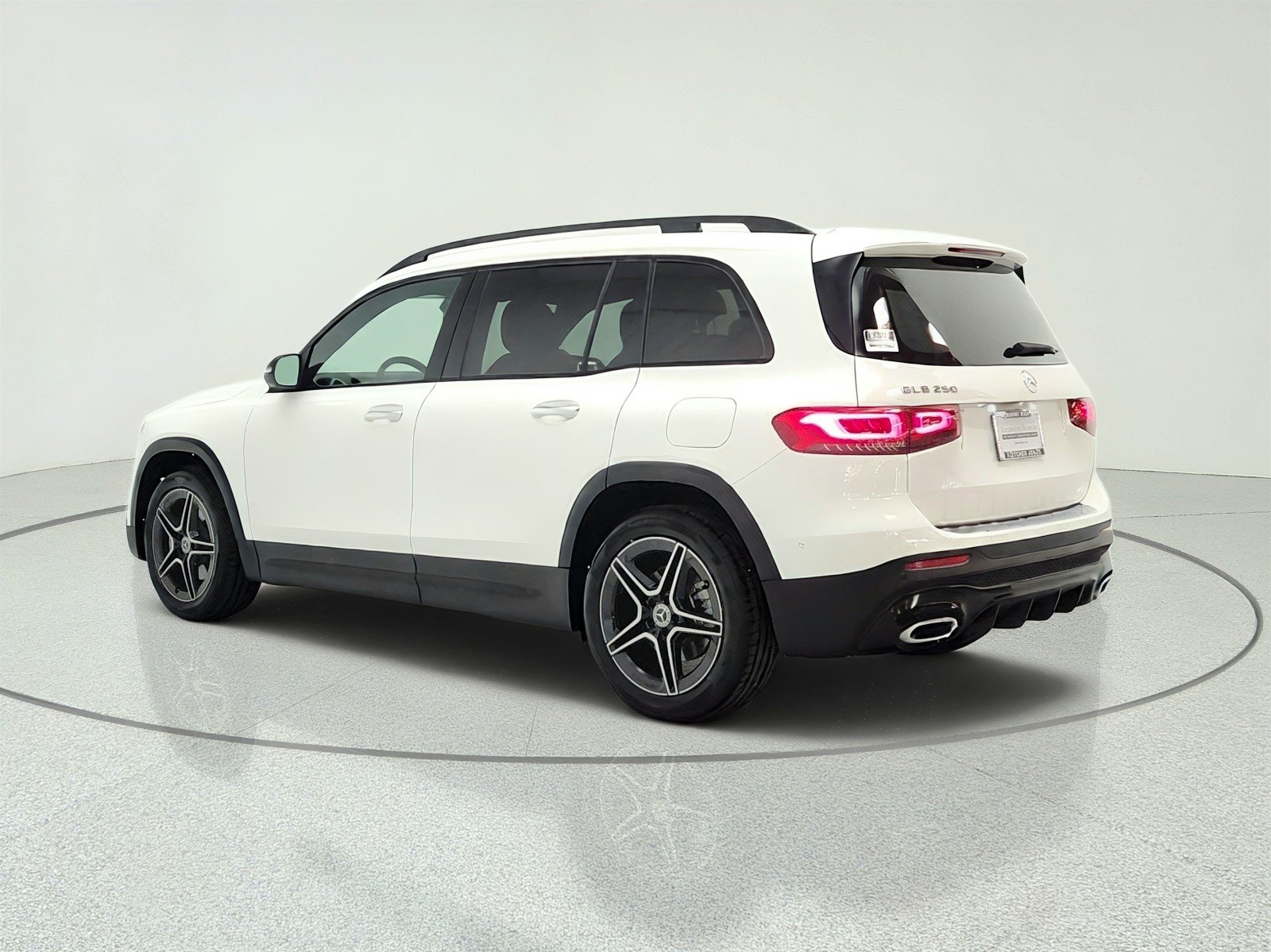 Used 2021 Polar White Mercedes-Benz GLB 250 SUV image 7
