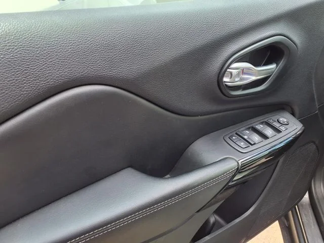 2023 Jeep Cherokee Altitude Lux - Photo 6