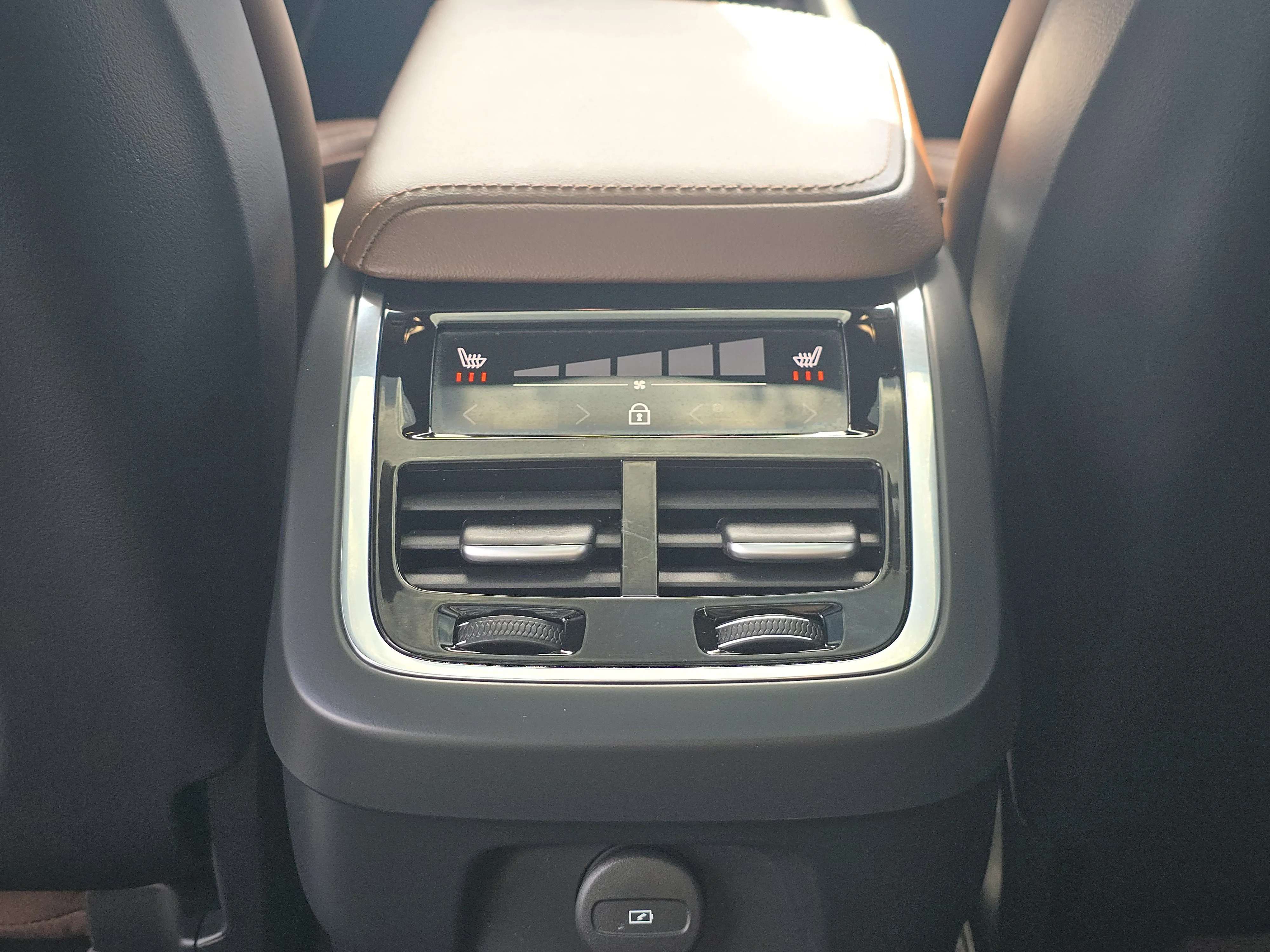 Used 2023 Thunder Grey Metallic Volvo Ultimate image 21