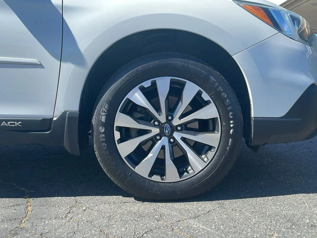 Used 2015 Crystal White Pearl Subaru 2.5i Limited image 28
