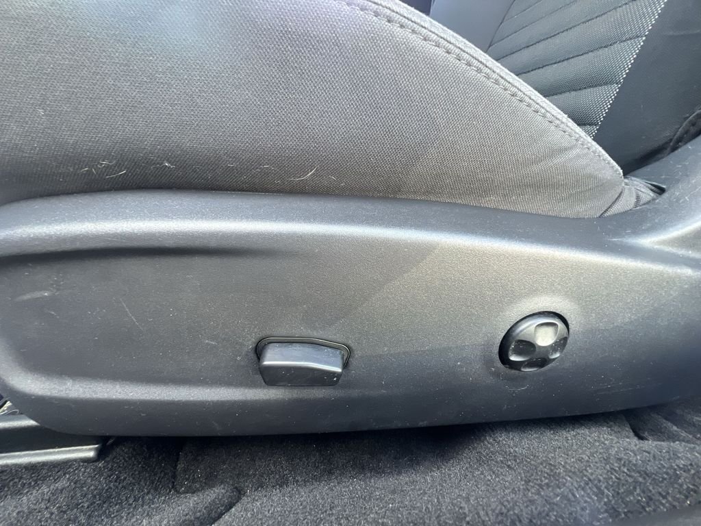 Used 2014 White Dodge SXT image 18