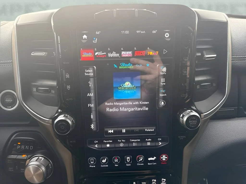 Used 2021  Ram Laramie image 18