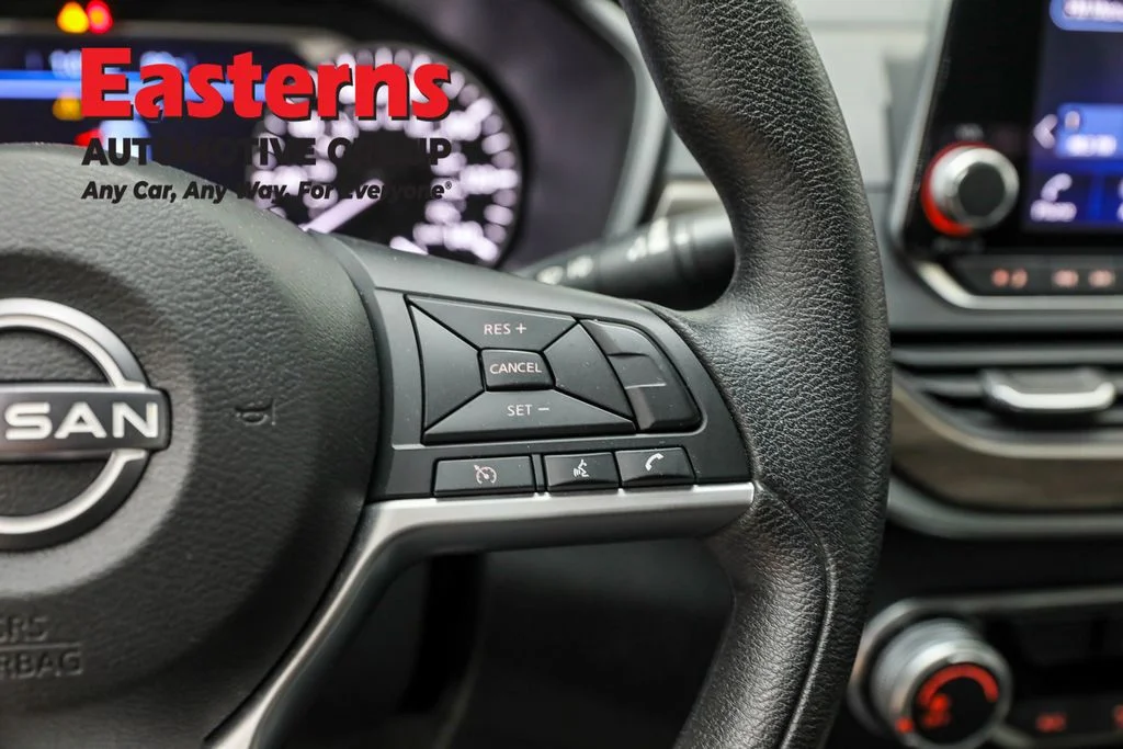 Used 2024 Black Nissan 2.5 SV image 15