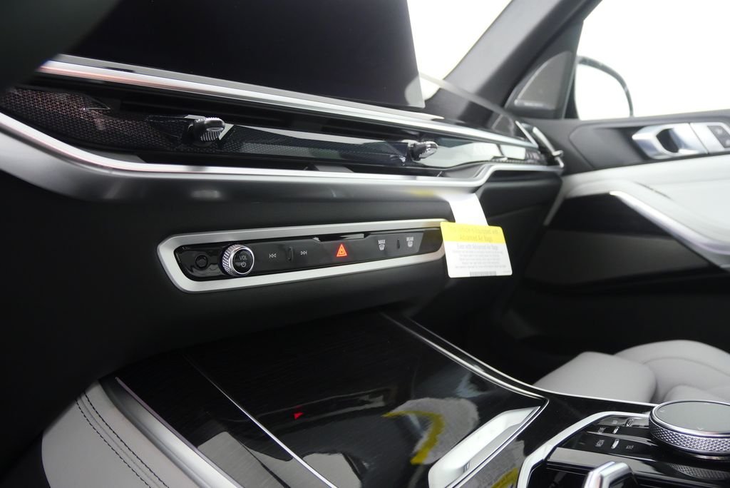 Used 2026 Skyscraper Grey Metallic BMW xDrive40i image 21