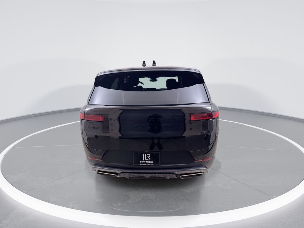 New 2026 SANTORN BLK MET Land Rover SE image 7
