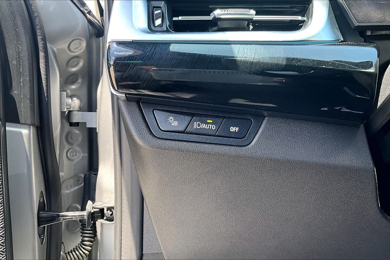 Used 2026 Space Silver Metallic BMW xDrive28i image 33