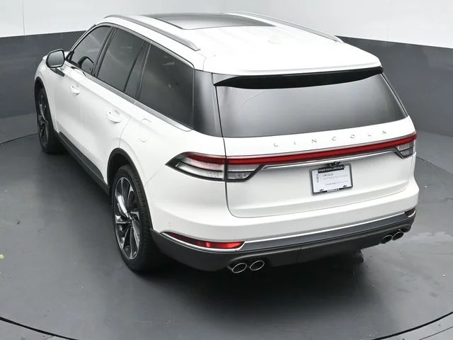 Used 2024 White Lincoln Reserve image 52