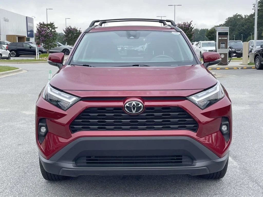 Used 2025 Ruby Flare Pearl Toyota XLE Premium image 23