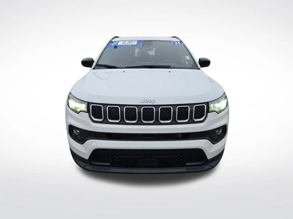 Certified Used 2023 White Jeep Latitude image 9