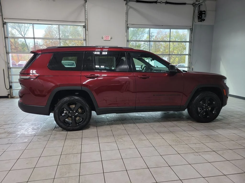 New 2025 Velvet Red Pearl-Coat Exterior Paint Jeep Limited image 8