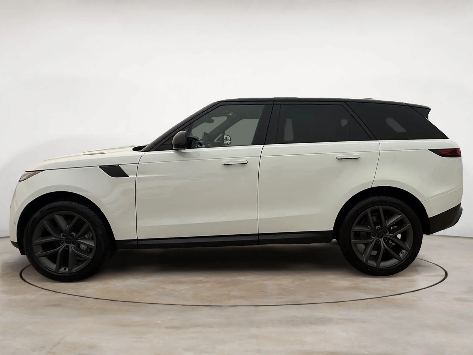 New 2026 Fuji White Land Rover SE image 2