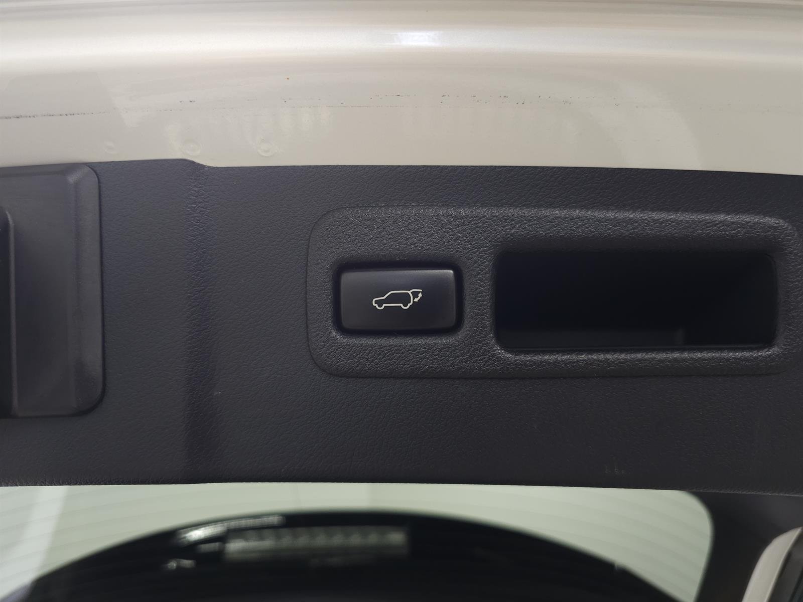 Used 2016 White Lexus PREMIUM image 8
