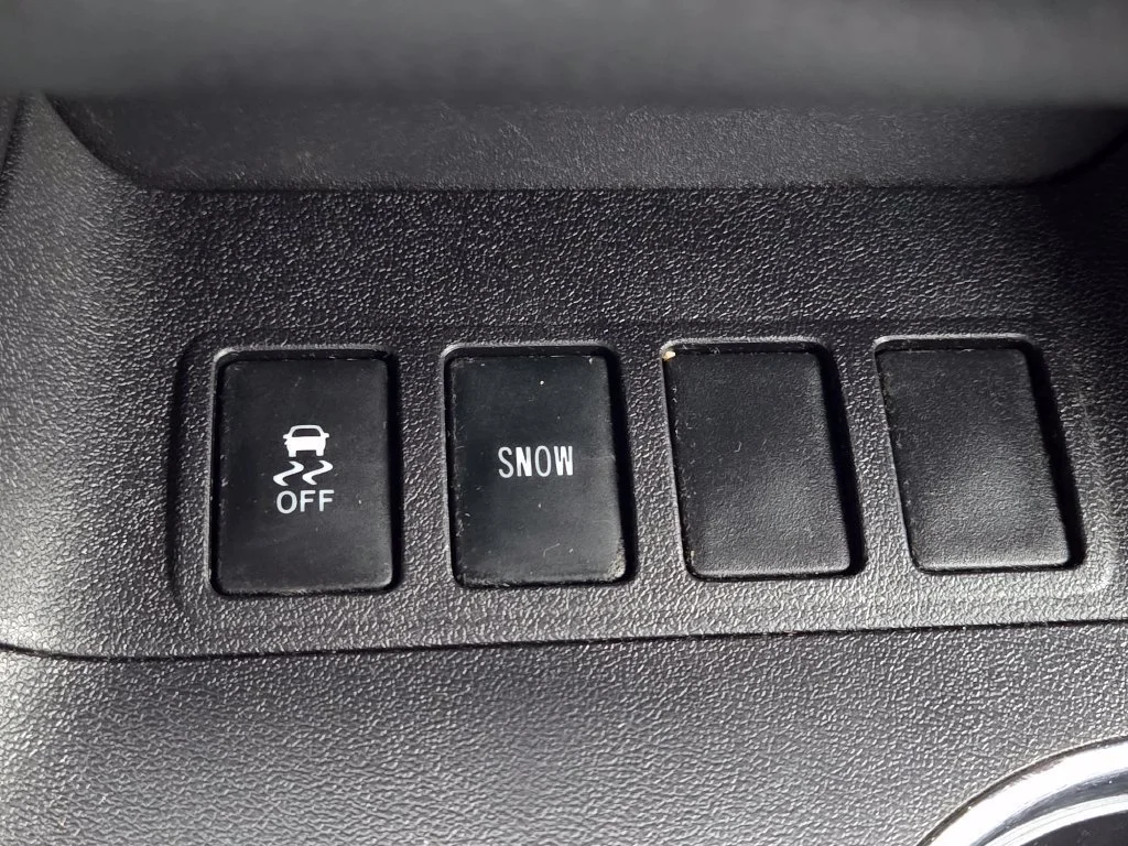 Used 2015 Blizzard Pearl Toyota LE Plus image 9