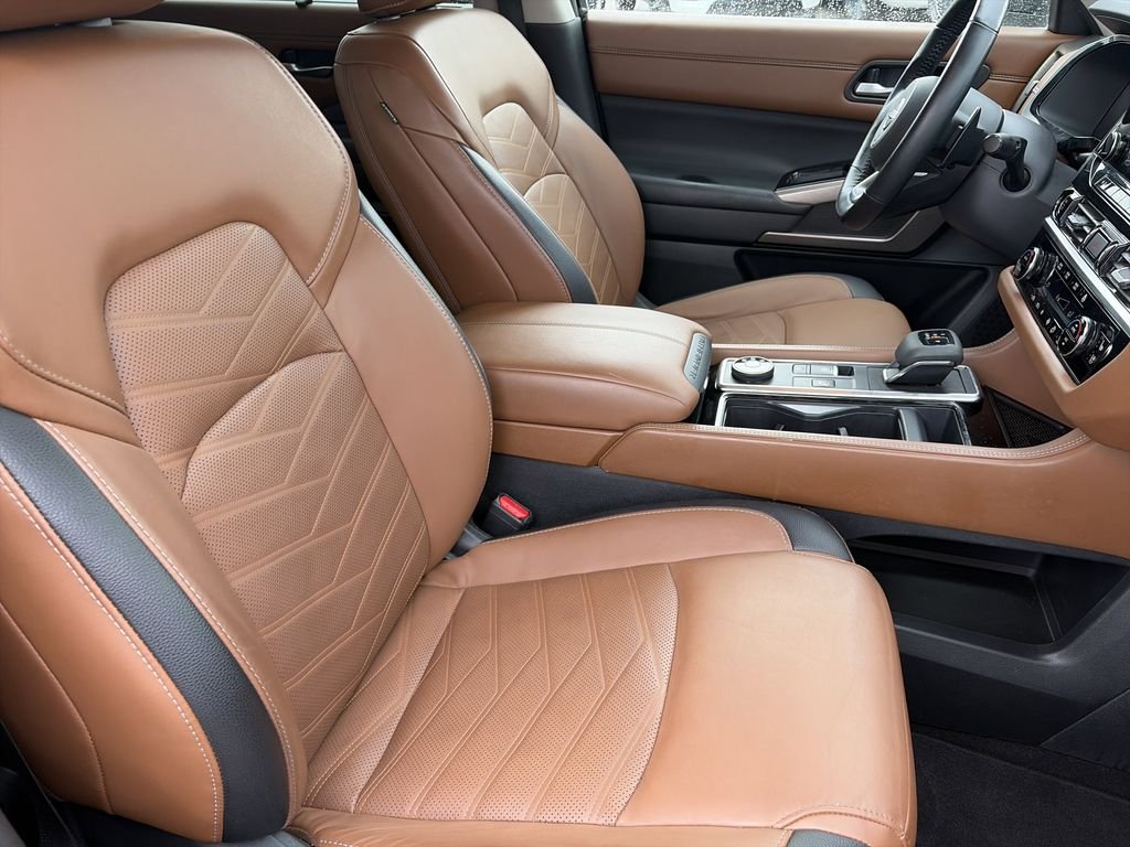 Used 2023 White Nissan Platinum image 35