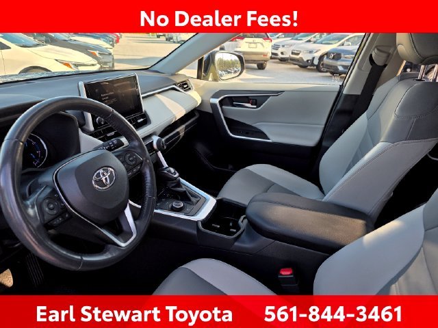 Certified Used 2024  Toyota XLE Premium image 5