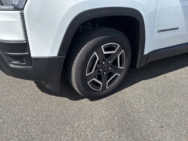 New 2026 Bright White Clear-Coat Exterior Paint Jeep Limited image 4