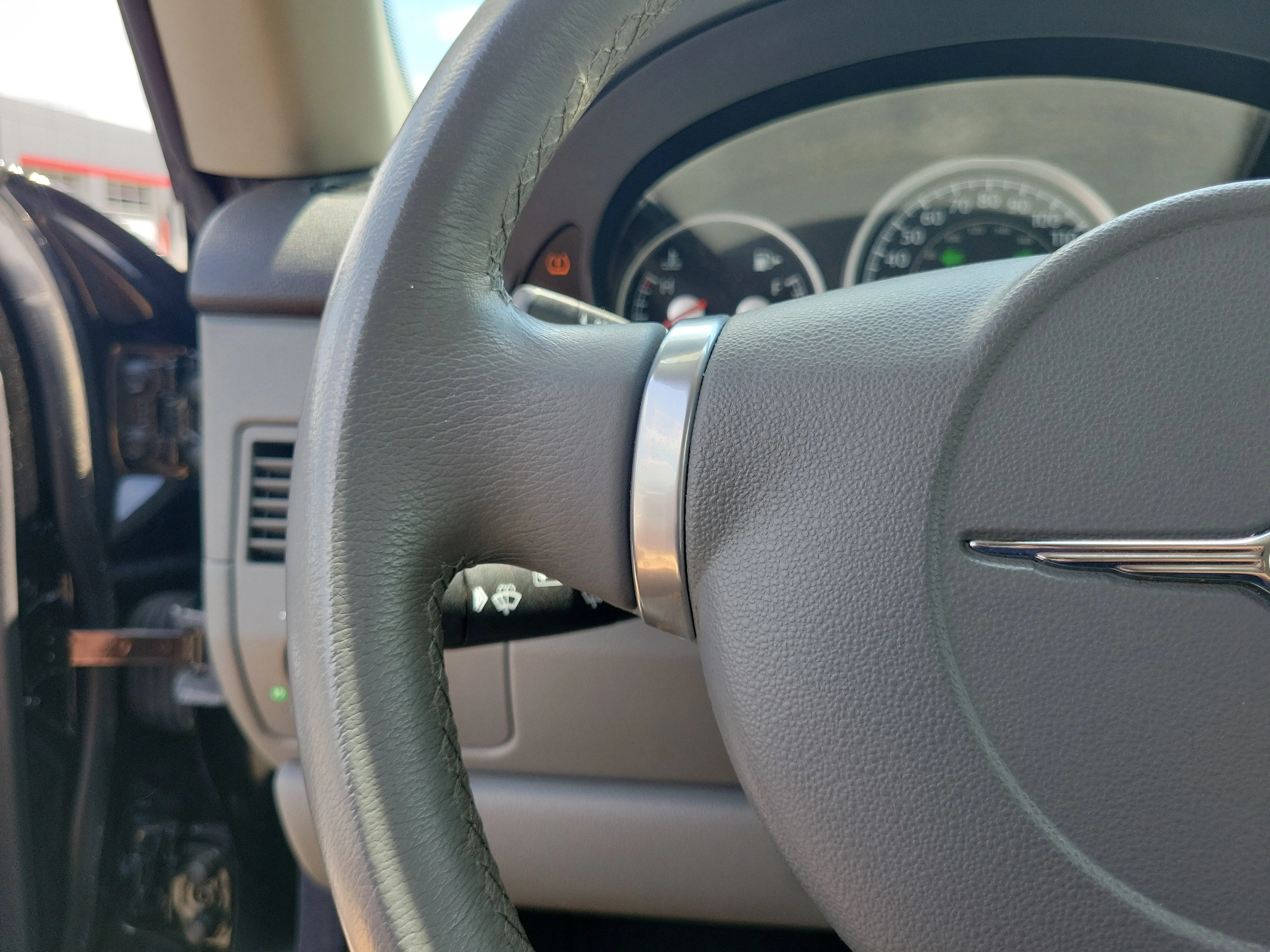Used 2005 Black Clearcoat Chrysler Limited image 17
