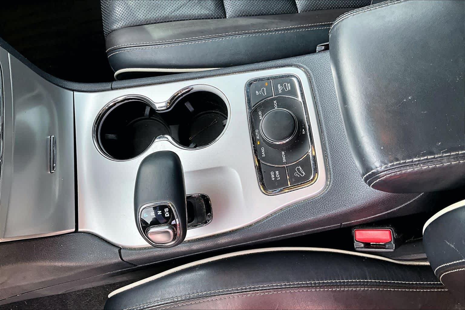 Used 2014 Maximum Steel Metallic Clearcoat Jeep Overland image 16