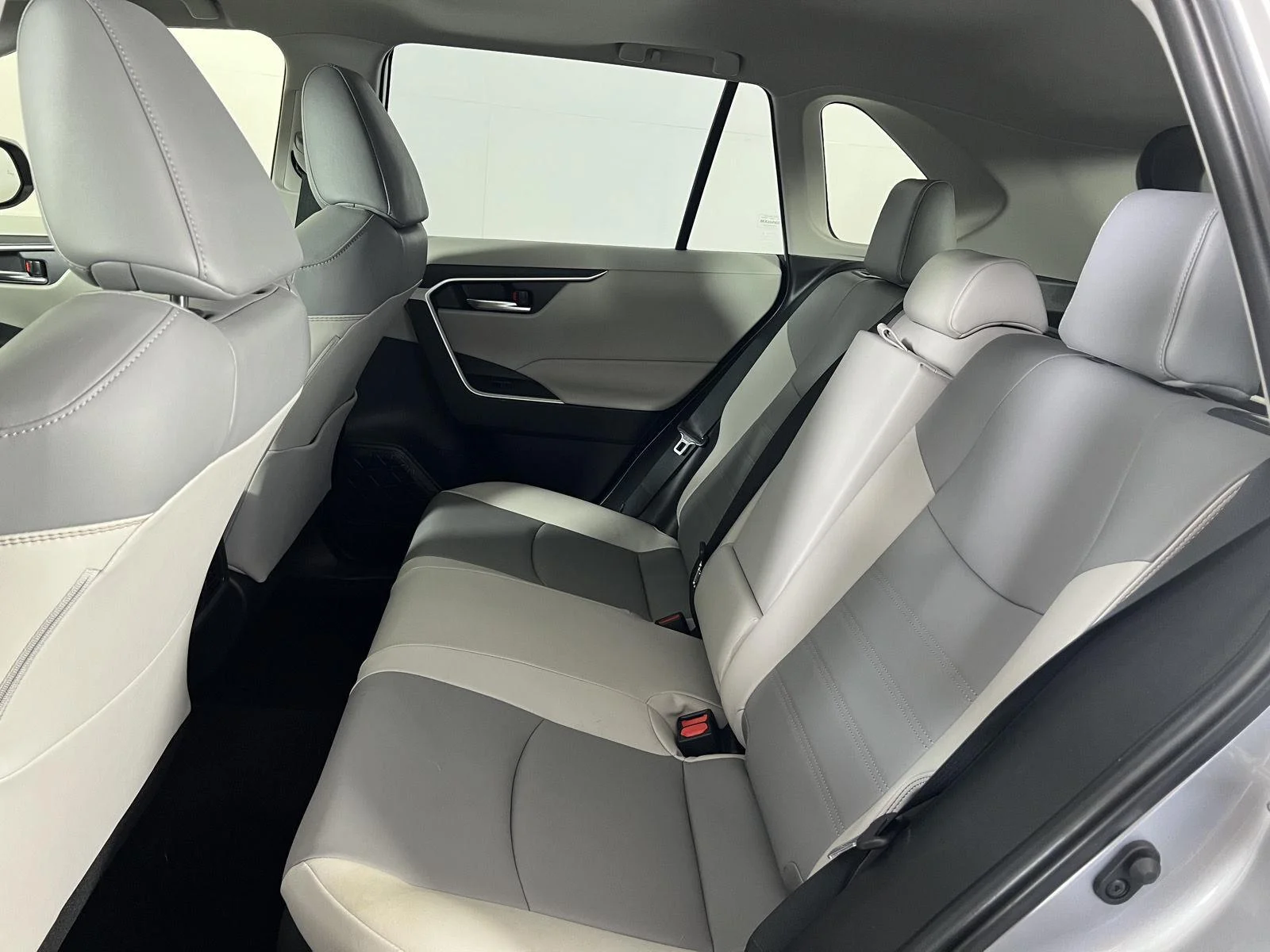 Used 2024 Silver Sky Metallic Toyota XLE Premium image 28