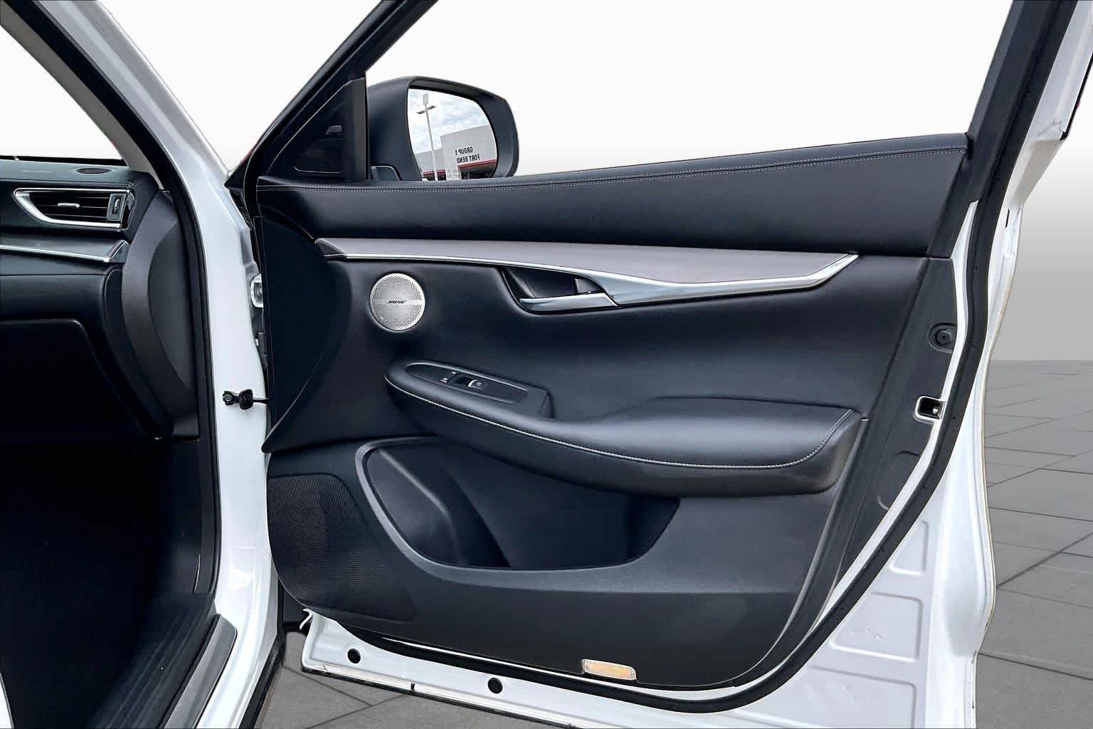 Used 2023 Lunar White INFINITI LUXE image 23