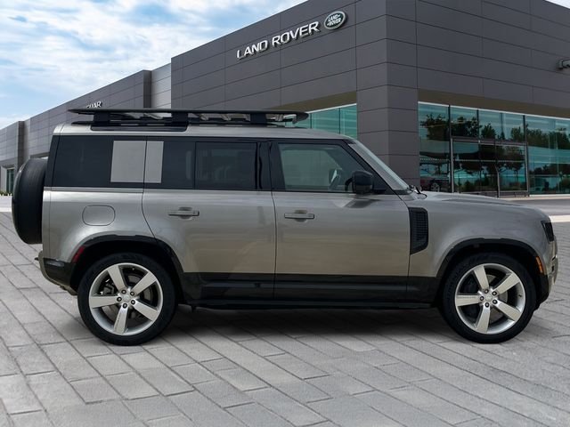 Used 2025 Gold Land Rover X-Dynamic SE image 6