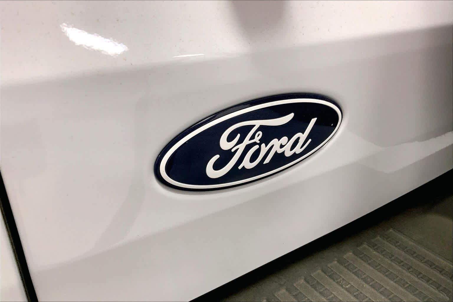 New 2026 Oxford White Ford Badlands® image 12