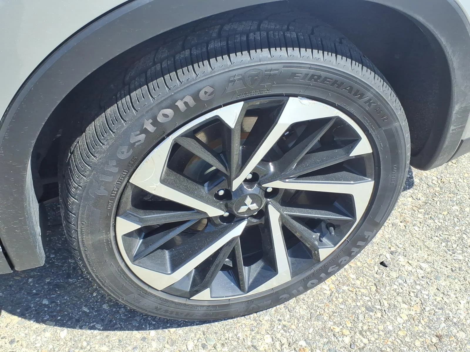 Used 2024 Silver Alloy Mitsubishi SE image 9