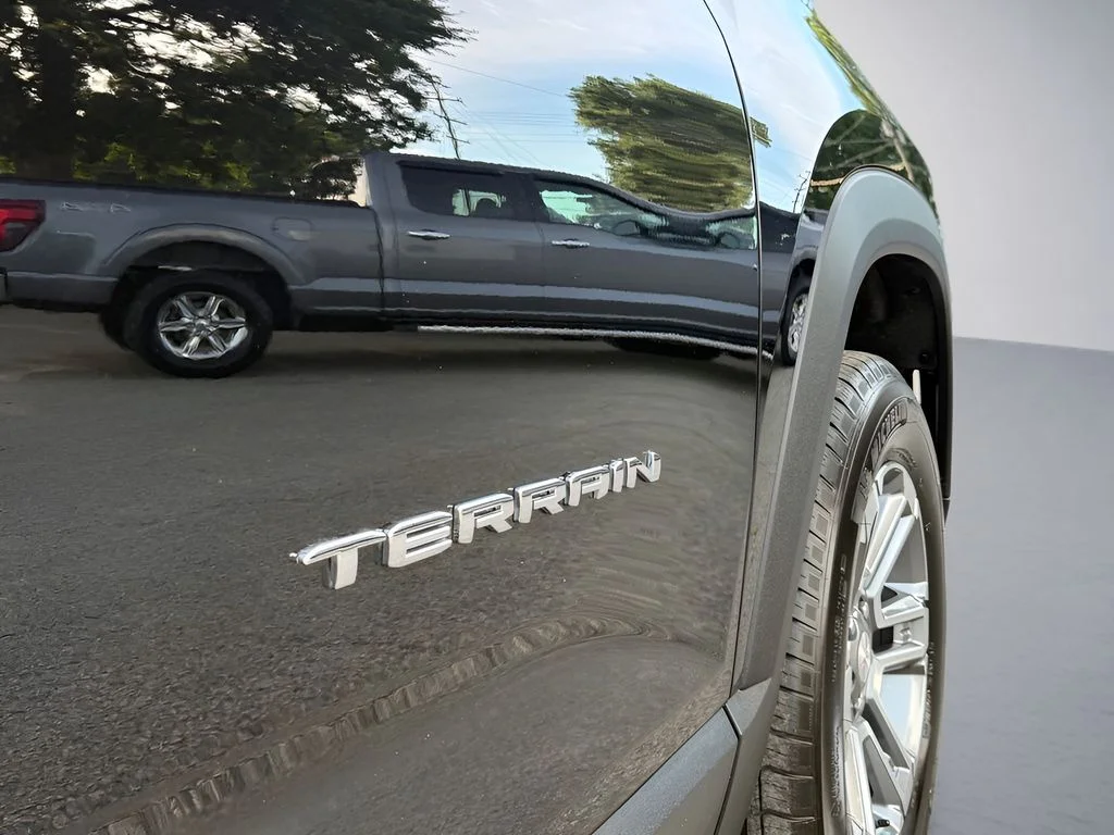 Used 2026 Black GMC Elevation image 32
