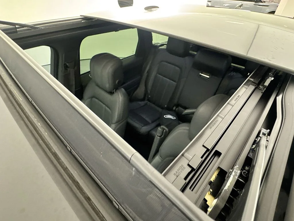 Certified Used 2022 White Land Rover HSE Silver Edition image 22