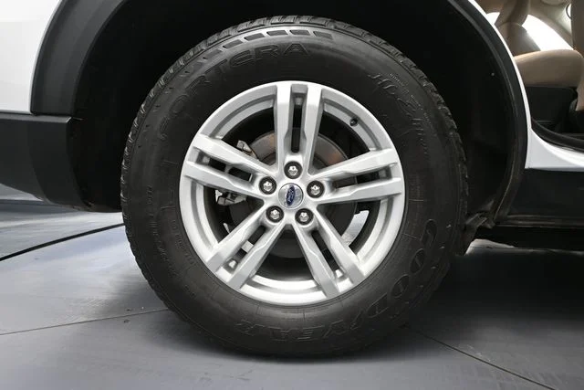 Used 2022 White Ford XLT image 11