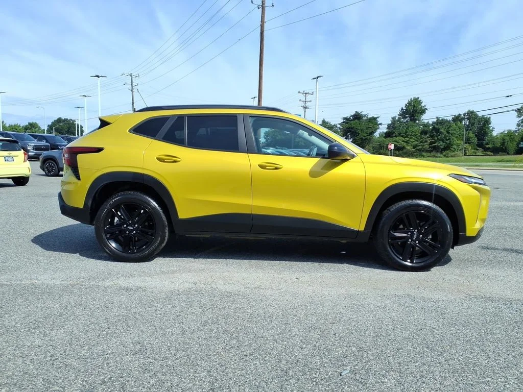 Used 2024 Yellow Chevrolet ACTIV image 33