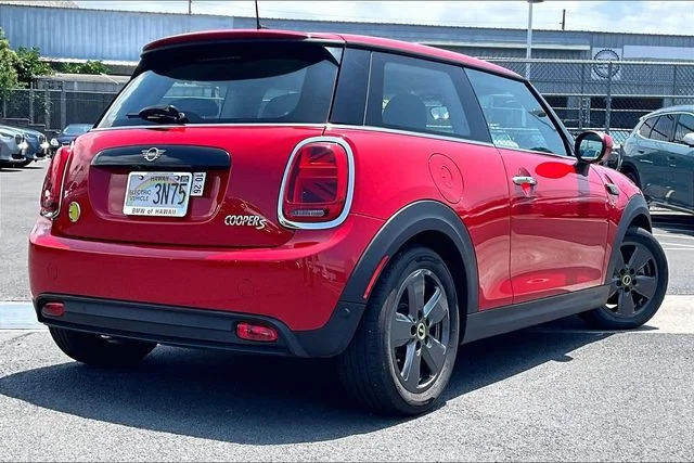 Used 2024 MINI Hardtop 2 Door SE with VIN WMW13DJ00R2V19159 for sale in Kailua-Kona, HI