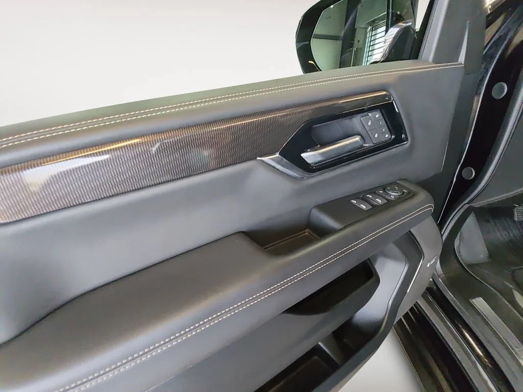 Certified Used 2025 Onyx Black GMC Elevation image 10