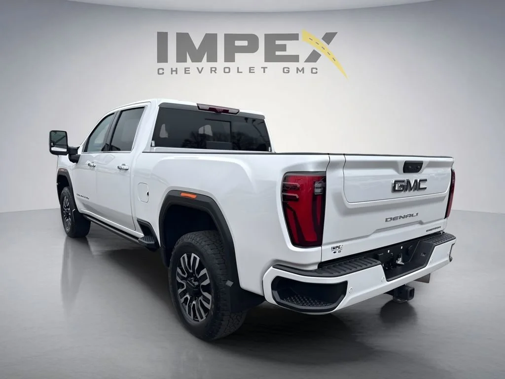 Used 2024 White Frost Tricoat GMC Denali Ultimate image 3
