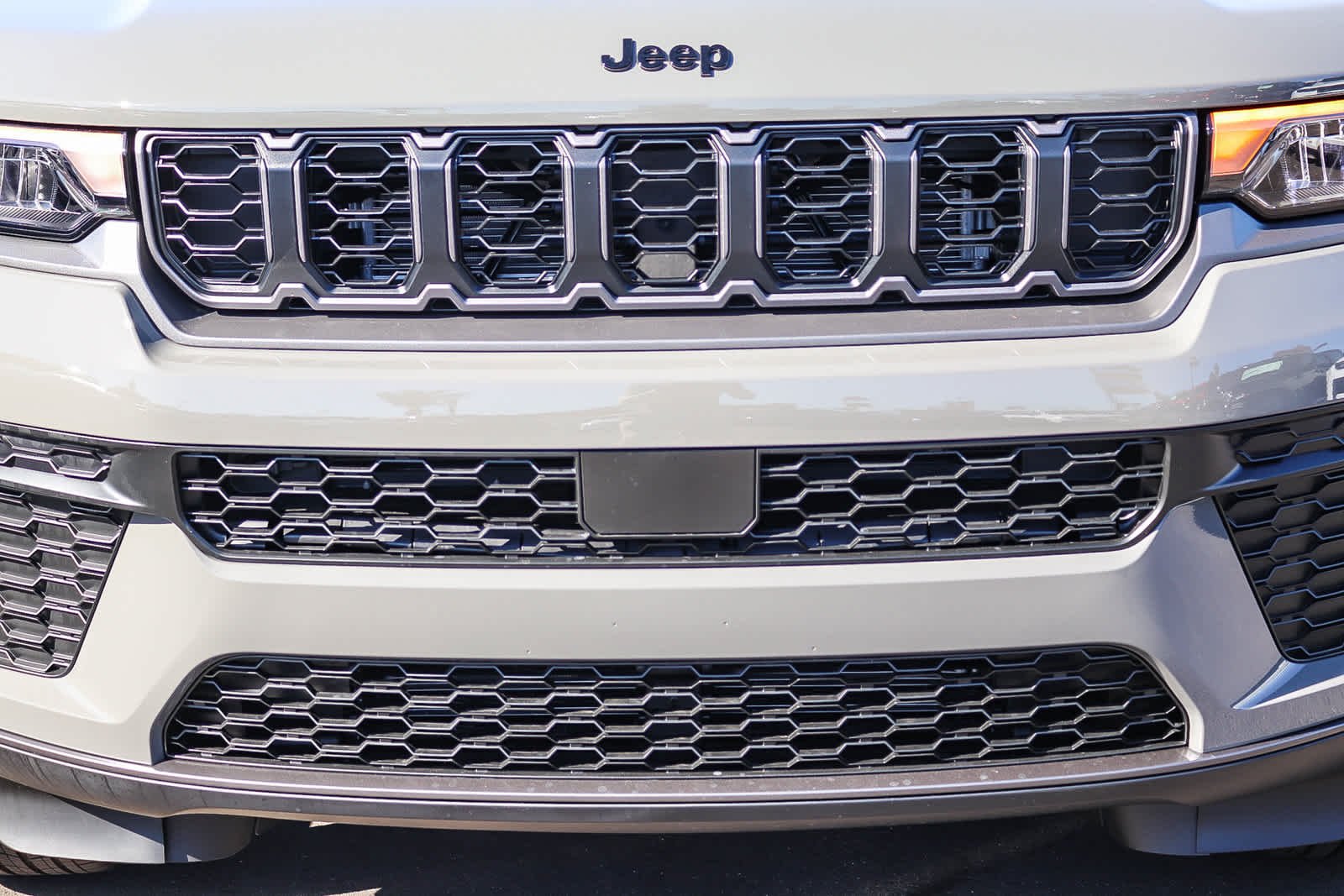 New 2027 Sting-Gray Clear-Coat Paint Jeep Laredo Altitude image 9