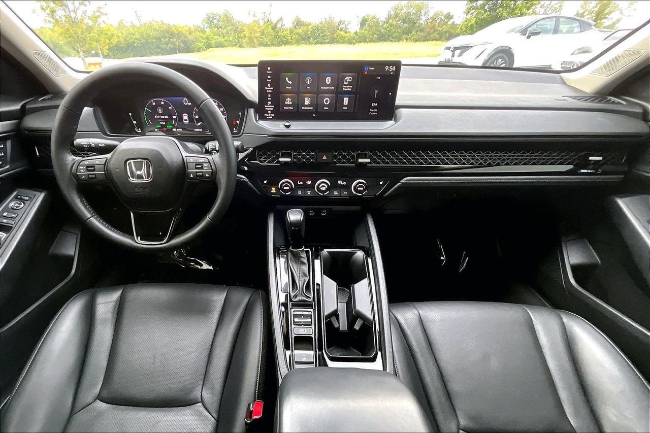 Used 2024 Platinum White Pearl Honda EX-L image 9