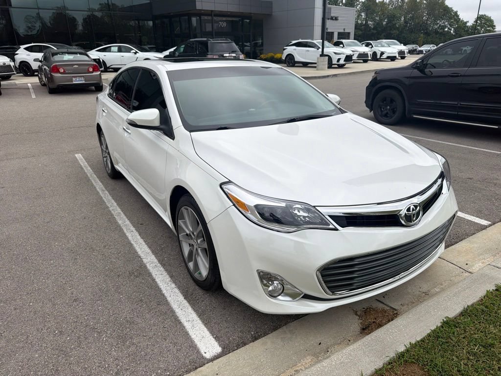 Used 2014 Blizzard Pearl Toyota XLE image 3