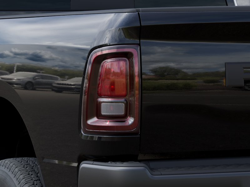 New 2026 Diamond Black Crystal Pearl-Coat Exterior Paint RAM Tradesman image 5