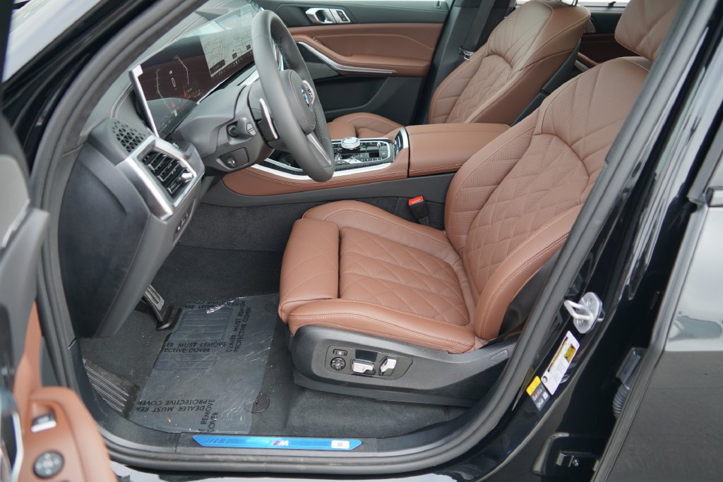 New 2026 Black Sapphire Metallic BMW xDrive50e image 10