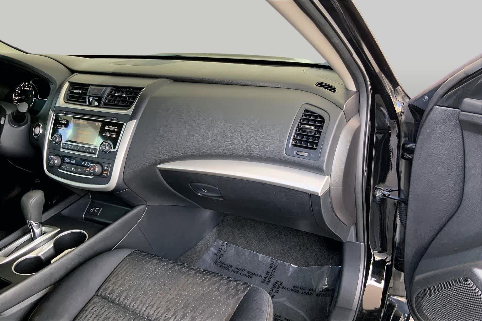 Used 2016 Super Black Nissan 2.5 SV image 19