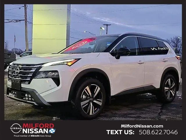 Used 2025 White/off-white Nissan SL image 2