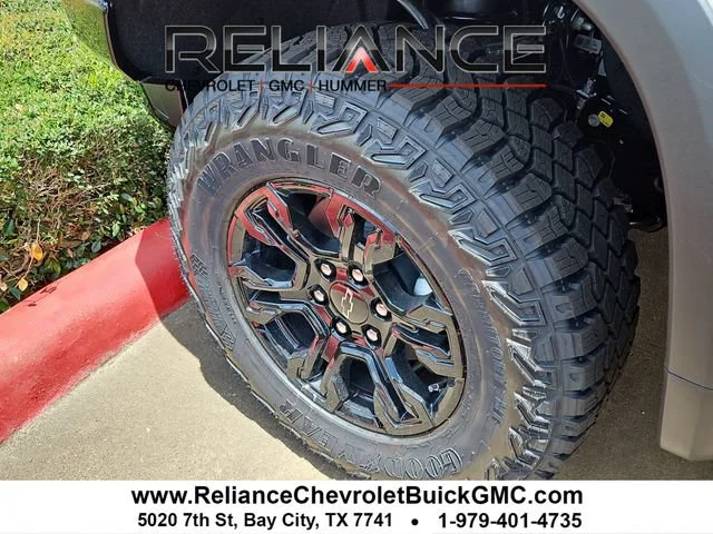2026 Chevrolet Silverado 1500 ZR2 - Photo 8