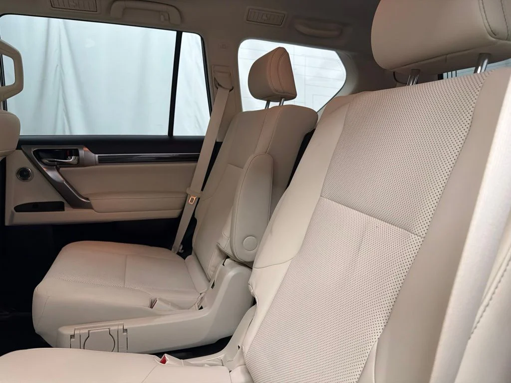 Used 2023 White Lexus 460 image 19