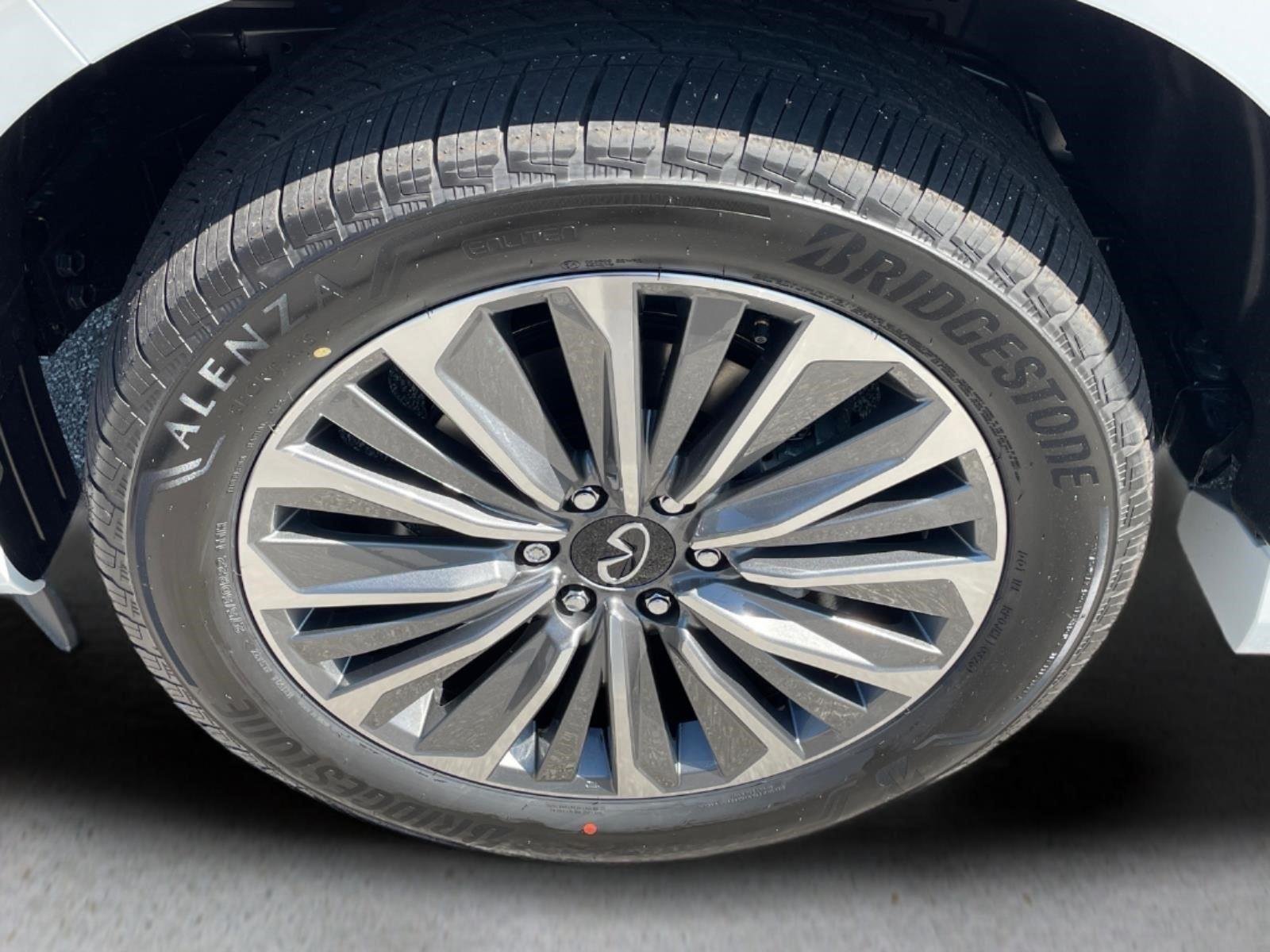 New 2026 RADIANT WHITE INFINITI Luxe 2WD image 12